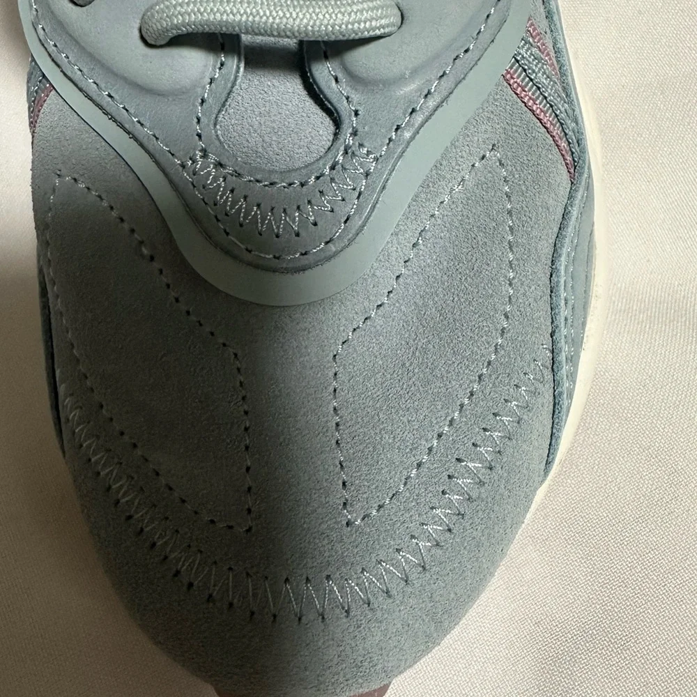 Adidas Women's ozweego Light Blue and Pink Sneakers size 6.5 - Picture 16 of 16